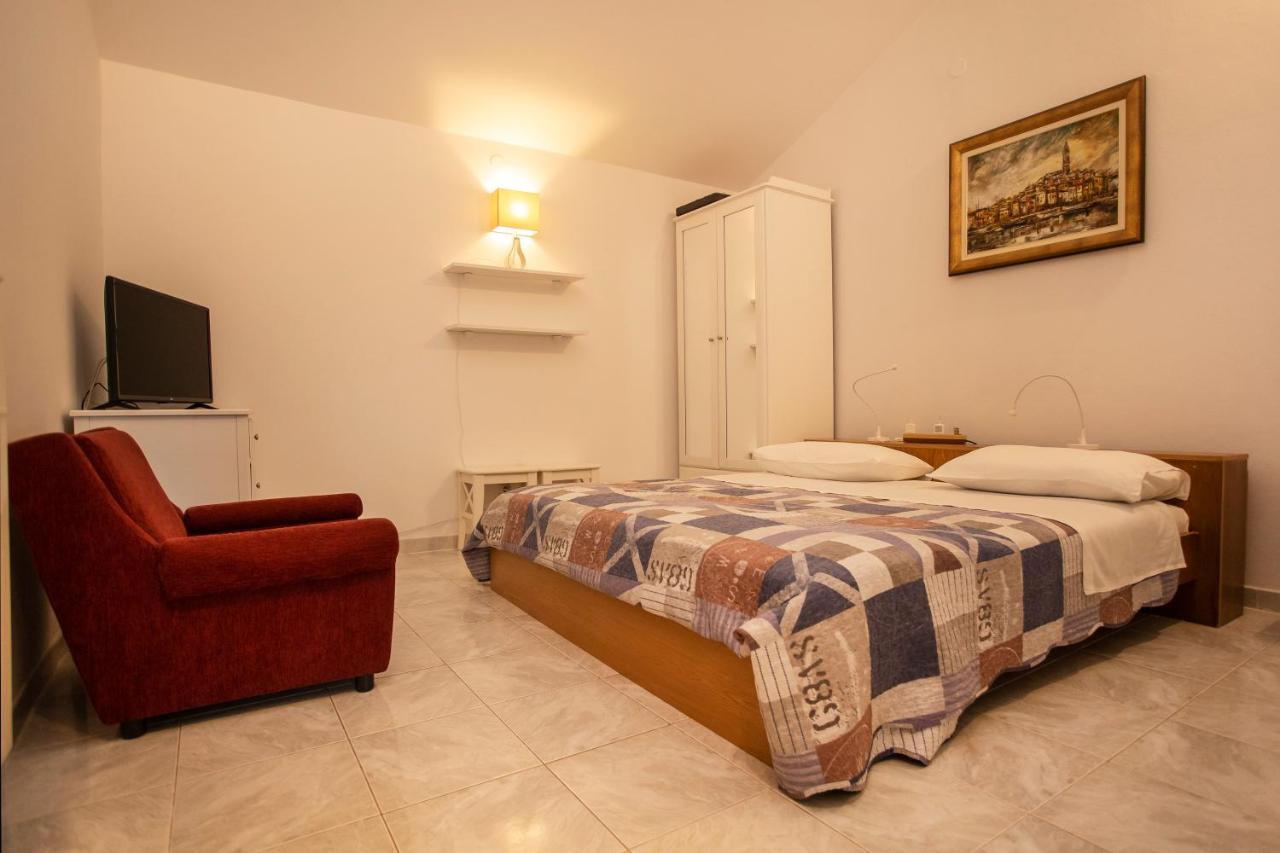 Apartments Volarevic โรวีน ภายนอก รูปภาพ